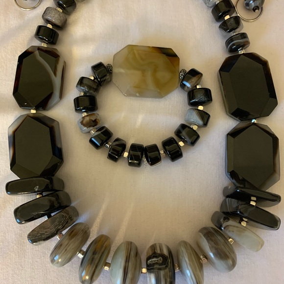 Black n white agate necklace - Picture 2 of 6